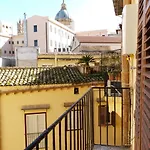 Matteo Bonello - Fianco Cattedrale Bed and Breakfast