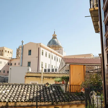 Alojamento de Acomodação e Pequeno-almoço Matteo Bonello - Fianco Cattedrale 4*