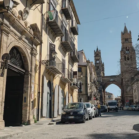 Matteo Bonello - Fianco Cattedrale B&B 4*