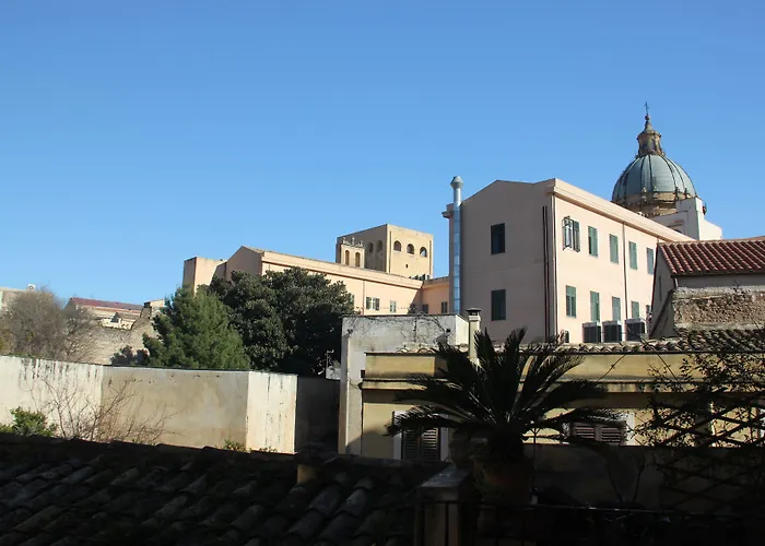 Matteo Bonello - Fianco Cattedrale Panzió 4*